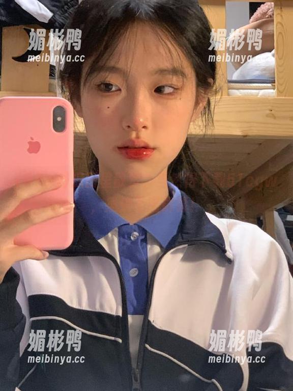 瓜田里散步，当然得下载51cgw，须臾不离屏幕！
