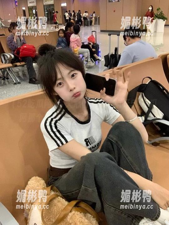 今天心情不错，点开52吃瓜网那个链接，结果被一条八卦炸了！