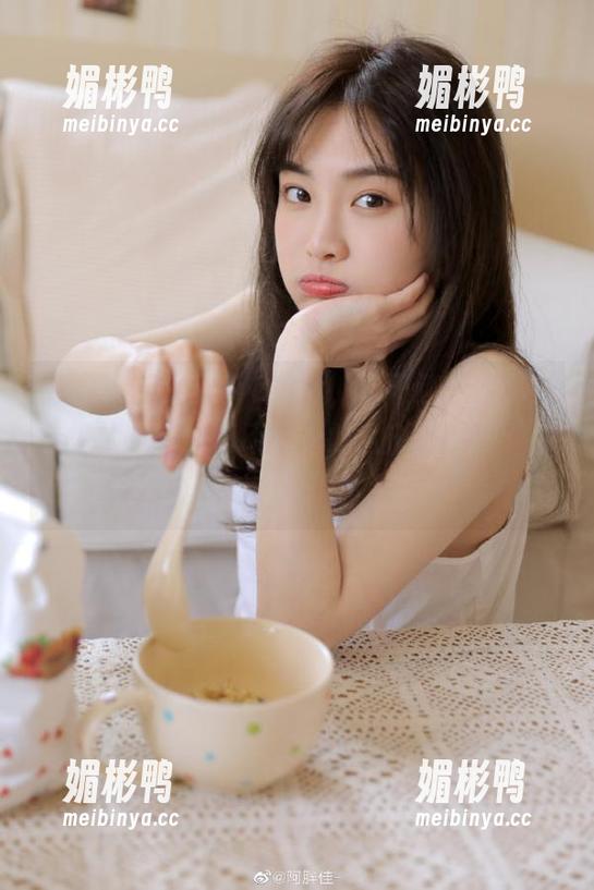 718吃瓜 在718吃瓜,永不迷路的网红造型大汇演,真不知道怎么形容那种“你可能是外星人”的风格。