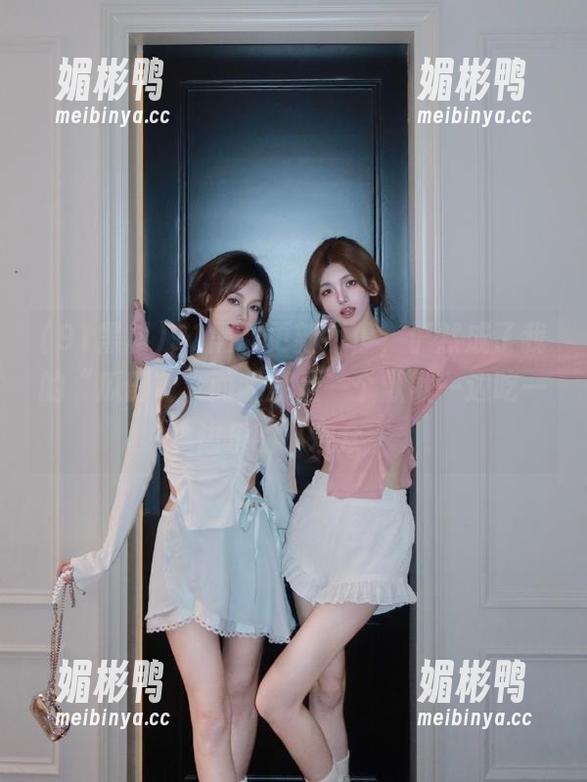 91黑料 91黑料更新不停,俨然成了我的“瓜田”,而我就是一个默默一边吃一边乐的小观众。