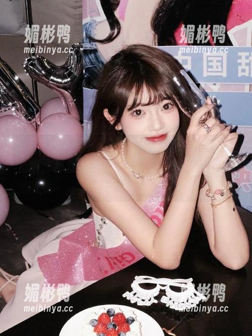 “heiliao.su”的地址是重点？哦，那就让我看看，哈哈，背后有猫腻吗？