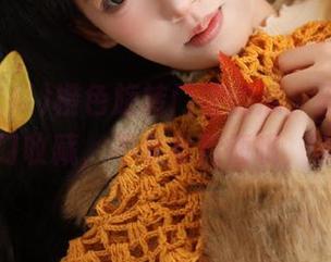 橙色旋转门前的瓜，五一吃瓜的热门收藏，不看会后悔哦，嘿嘿！