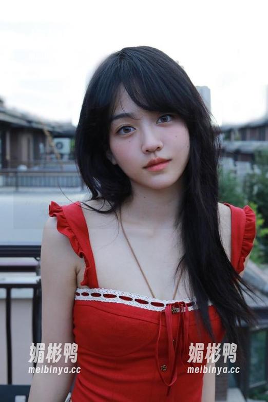 聊天加看瓜，“五一吃瓜网”免费在线观看，边吃边聊快乐无穷！
