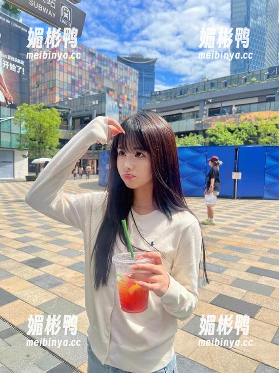 五一吃瓜网，永久畅享在线观看，瓜田里轻松随意吃！