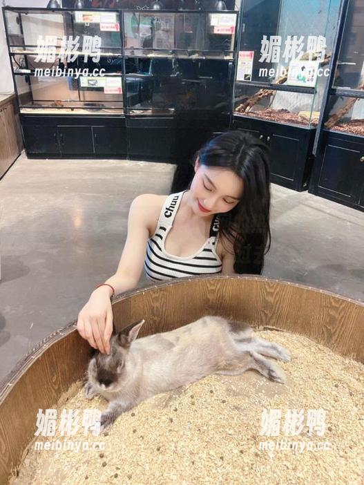 收藏！吃瓜17网的热门话题，就像一阵风，一阵风就过去了。
