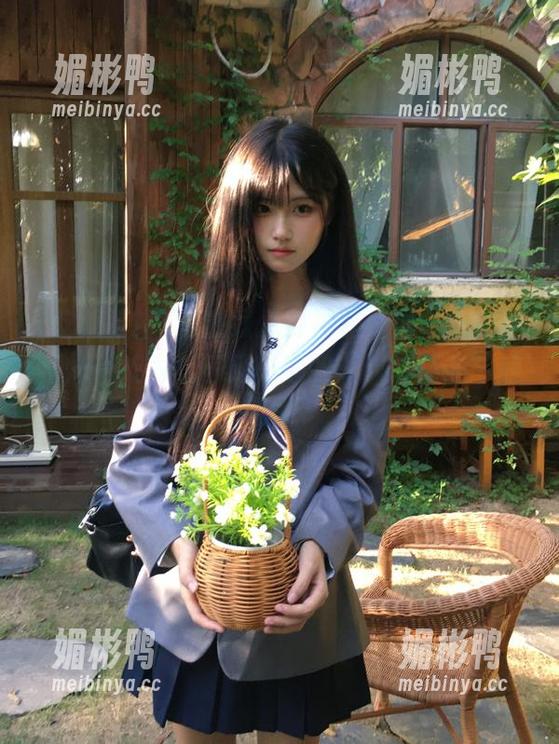 在线八卦神器：当“吃瓜不打烊”成为我每日必通的“只想静静”的网站。
