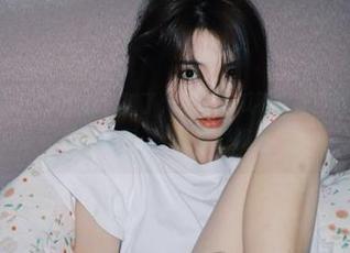 今天好烦，算了，登录吃瓜不打烊网页版，发点围观圈看图，心情要舒畅些。