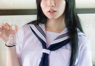 吃瓜天堂的入口，好像刚下了场雨，瓜都被洗得透亮！