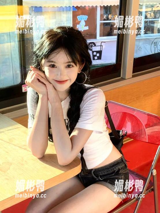 不小心被吃瓜网爆料圈住了，真的假的？有点意思。