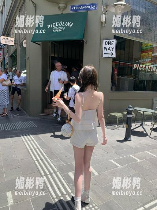 吃瓜网官网，八卦与黑料的聚集地，找不到方向就来这儿吧！