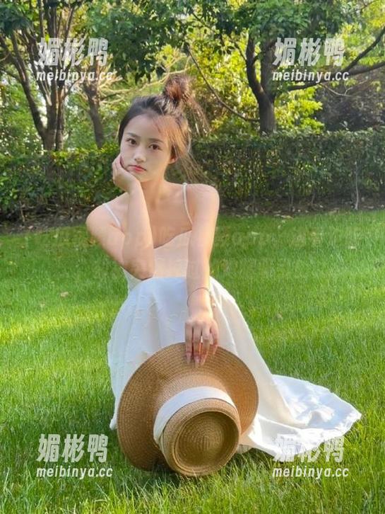 吃瓜视频app，边看边吃，却被突然掠过的鸡腿吸引！