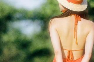 向丧尸一样盯着“好莱坞黑料正能量”app收藏，挖掘出新话题呀！