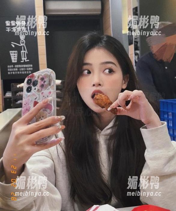扒哥黑料 跟着扒哥黑料导航,下载你的八卦心经!
