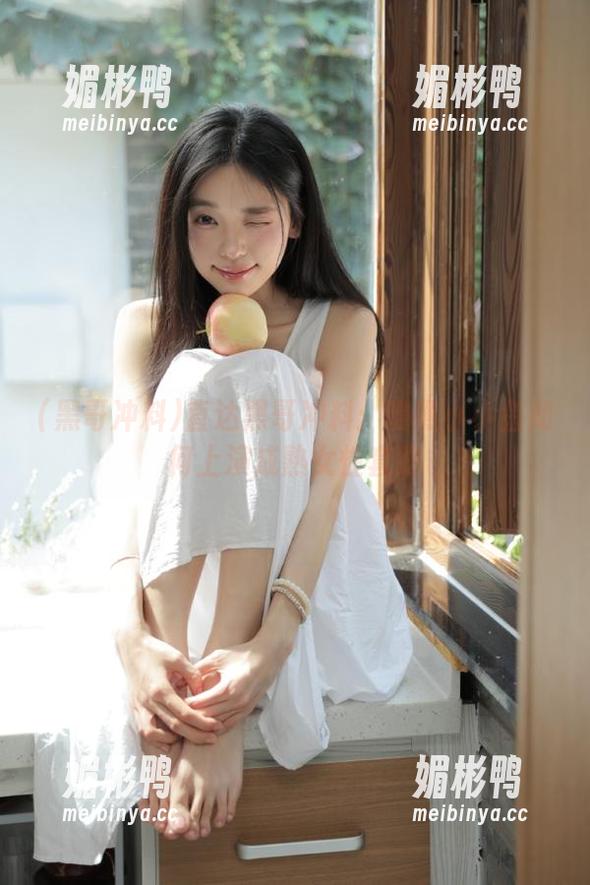 直达黑哥冲料：瞧瞧小小鱼如何上演成熟女性套路