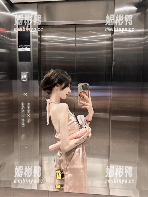 黑料不打样 黑料不打样官网,瓜就该这样吃,不然有点浪费图片!
