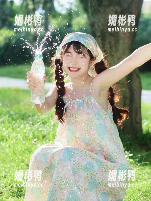 下载黑料正能量官网，让你每天都在八卦的边缘玩得开心！
