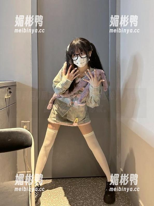 黑料网下载，轻轻松松，八卦从此伴你吃瓜不停歇。