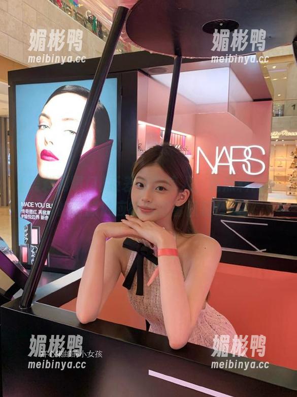 反差如此惊人，连黑料网曝门的资源供应链都跟着假装懵逼！