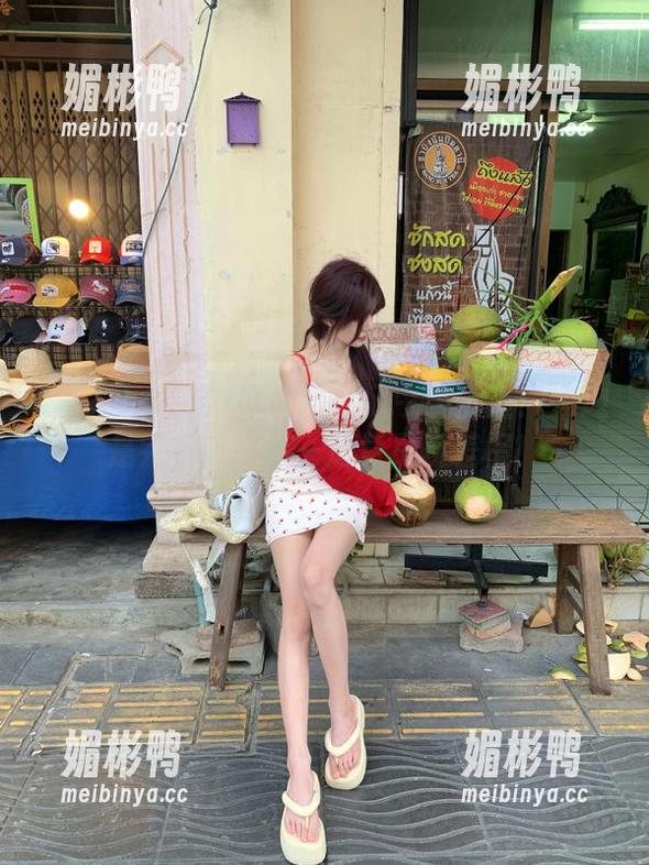 黑料网曝门今日热搜：一边是完美蓝，另一边竟是反差橙！