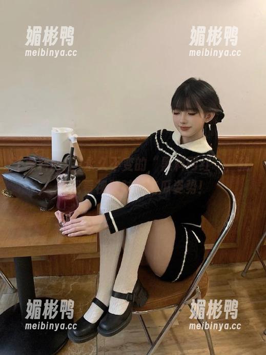 永久不变的“黑料网红”，就像我看视频时的吃瓜姿势！