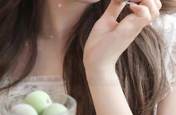 最新黑网料：哦，狗狗也爱吃瓜，只是它不知道上网！